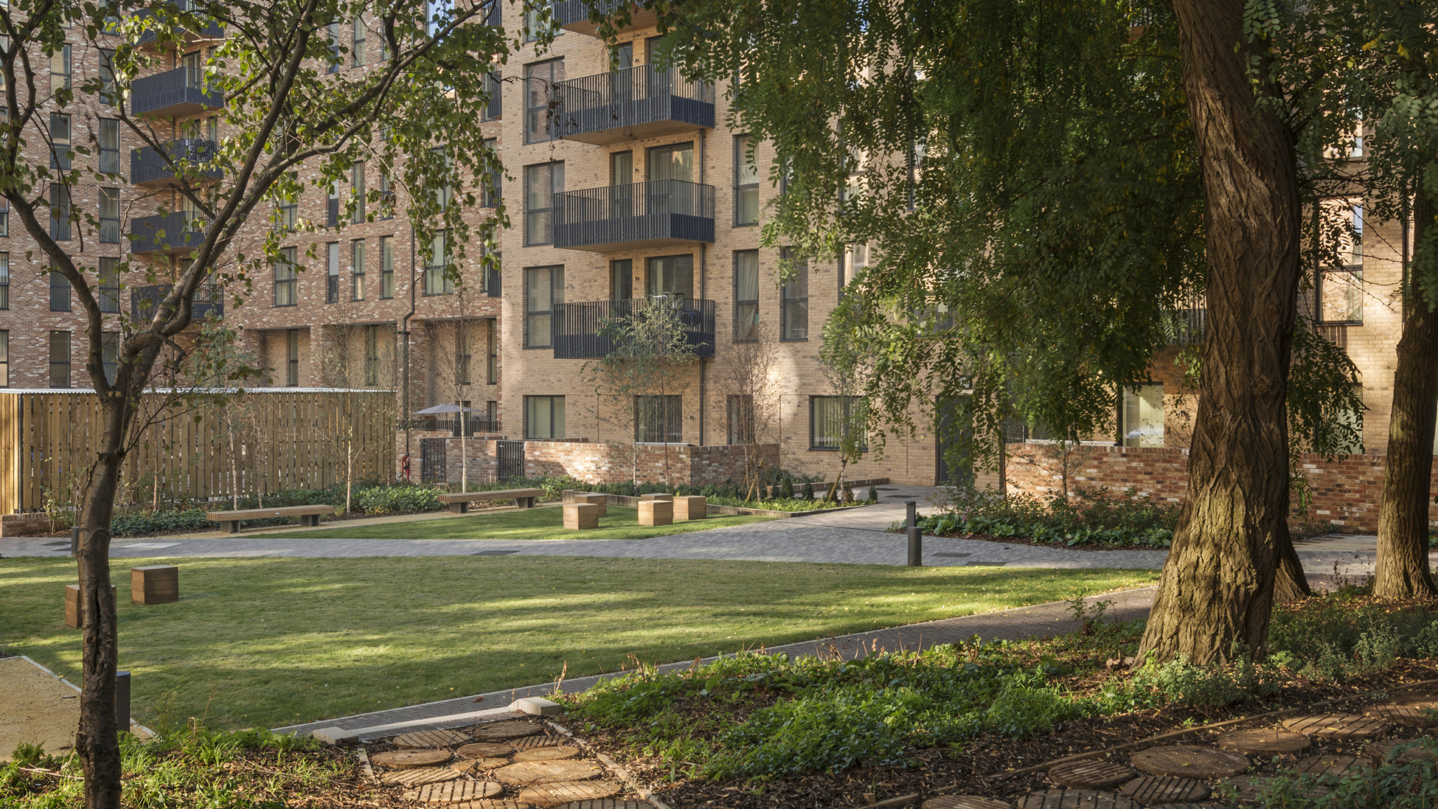 internal courtyard acton gardens
